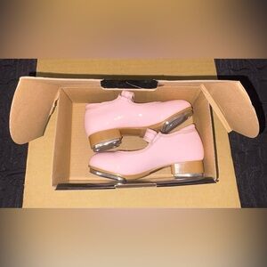 Linodes Kids Easy Strap Tap Shoes in Pink Size 9
